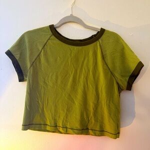 Green cropped tee